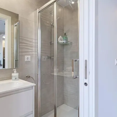 Live Like A Local In Eixample Appartement *