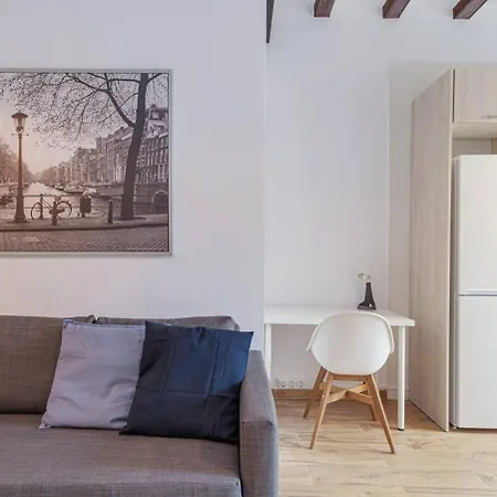 Live Like A Local In Eixample Appartement