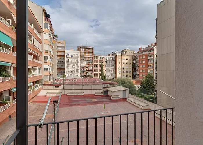 Live Like A Local In Eixample Apartman