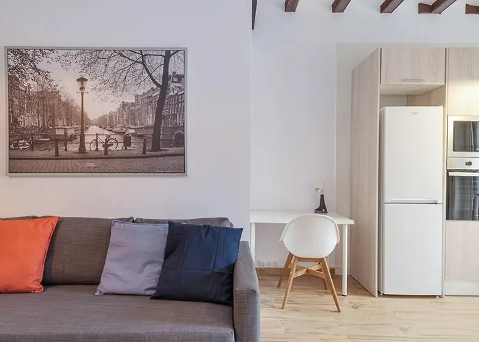 Live Like A Local In Eixample Apartman